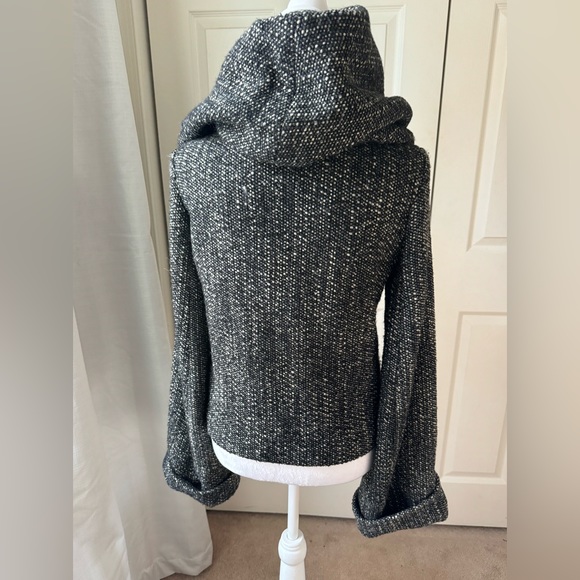 Chulo Pony coat black white outside and red satin material inside! Size-SMALL P - Picture 7 of 14